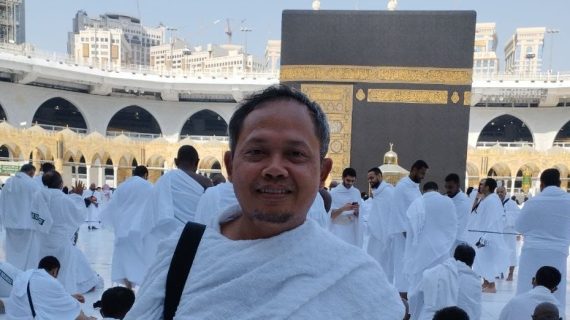 Menyingkap Makna Kain Ihram: Lebih dari Sekadar Pakaian Ibadah