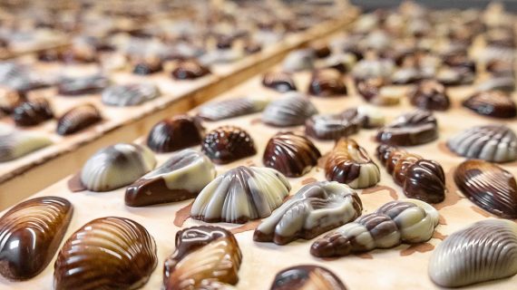​10 Oleh-Oleh Belgia, Cokelat Khas hingga Suvenir Kerajinan Tangan 
