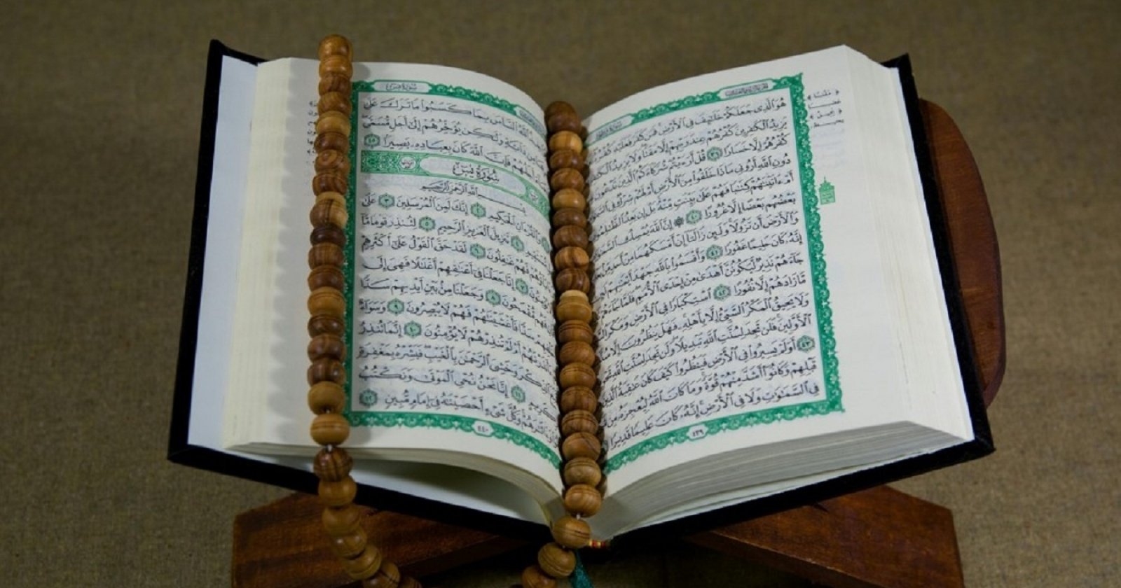 Pembahasan lengkap tentang cara mengirim doa Yasin untuk orang yang telah meninggal, beserta keutamaannya.