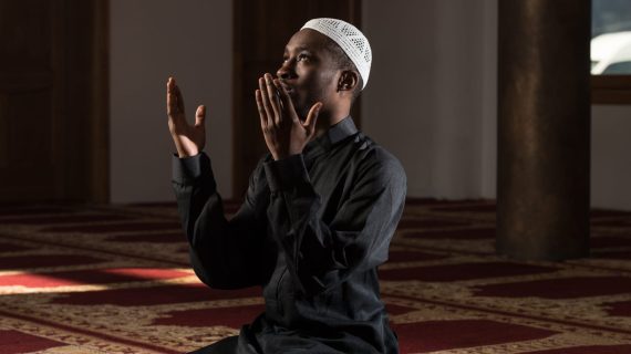13 Waktu Mustajab untuk Berdoa dalam Agama Islam