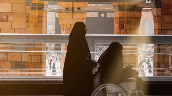 Kisah Haru Jemaah Lansia Menuntaskan Tawaf Tanpa Kursi Roda